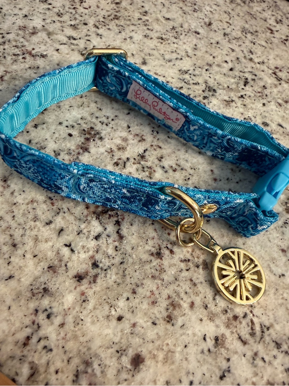NWOT Lilly Pulitzer Small/Medium collar in mermazing